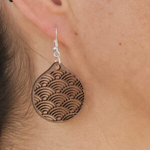 Pendientes de madera con motivo Seigaiha – Joyería japonesa minimalista, regalo ecológico