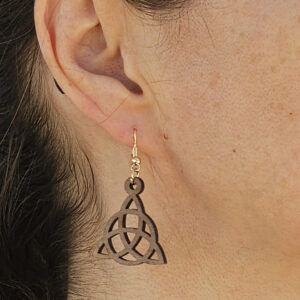 Pendientes de madera con motivo Triquetra – regalo espiritual ecológico